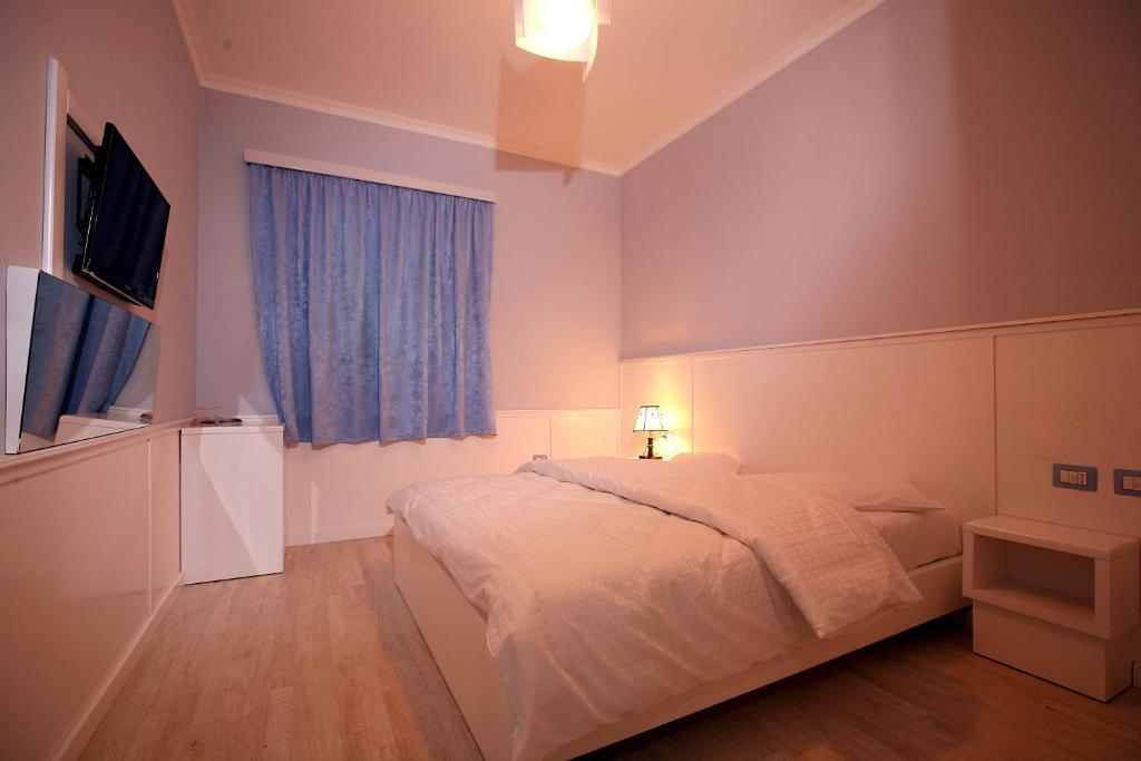 Hotel Kastria Tirana Exterior photo