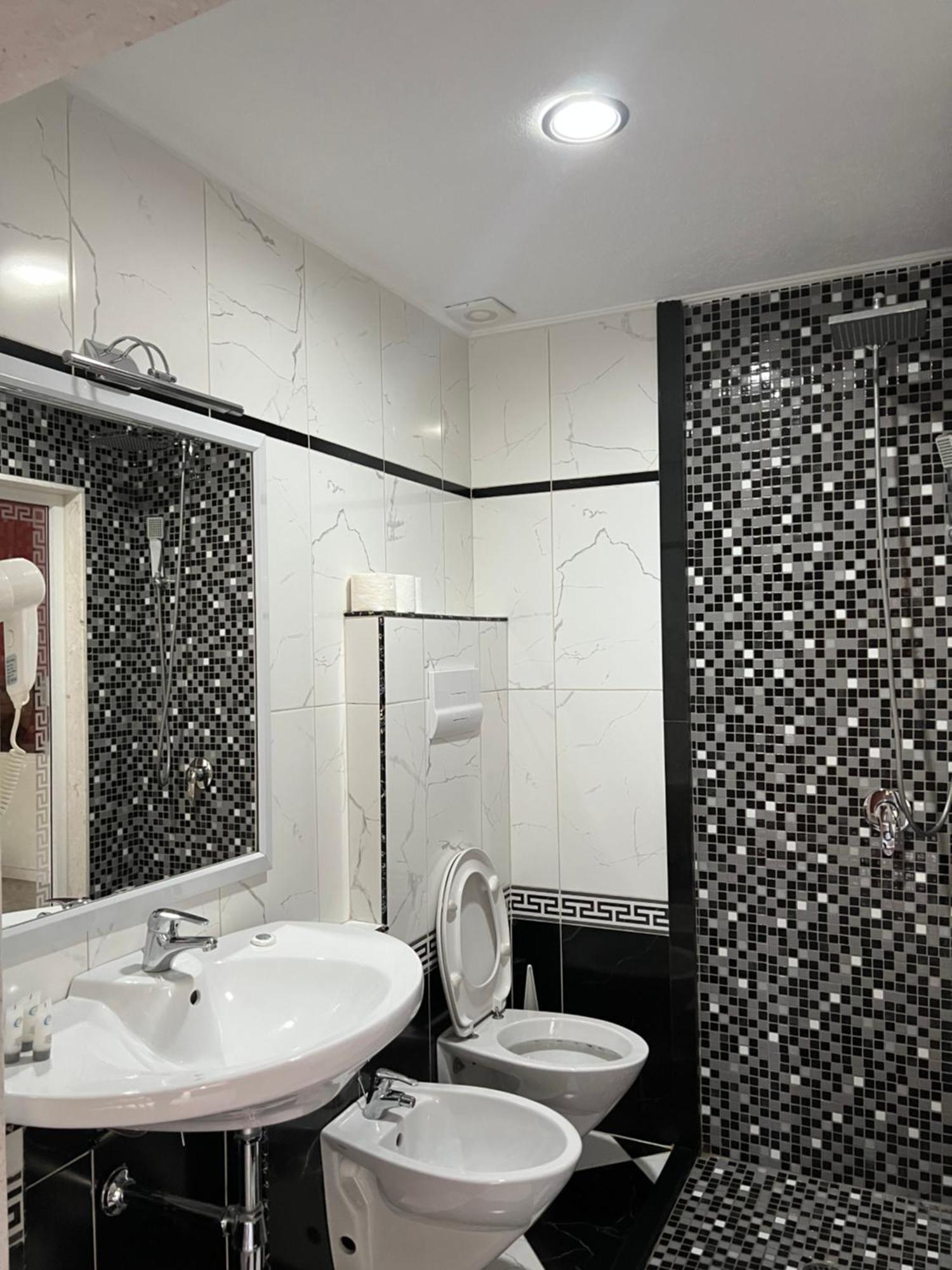 Hotel Kastria Tirana Exterior photo